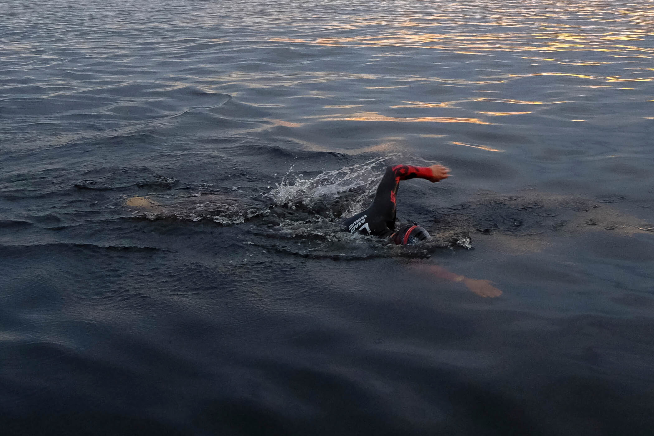/world/news/gidrokostum-mad-wave-polnopravnyj-sestoj-ucastnik-sverhmarafonskogo-zaplyva-onego-swim-ultra-140